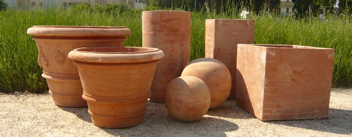 terracotta potten in verschillende formaten 
